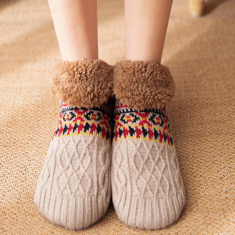 chaussettes de sol chaudes pour hommes et femmes, chaussettes de neige, tapis de sommeil, pantoufles, chaussettes de yoga antidérapantes, automne et hiver, 2024 chaussettes de sol chaudes pour hommes et femmes, chaussettes de neige, tapis de sommeil, pantoufles, chaussettes de yoga antidérapantes, automne et hiver, 2024