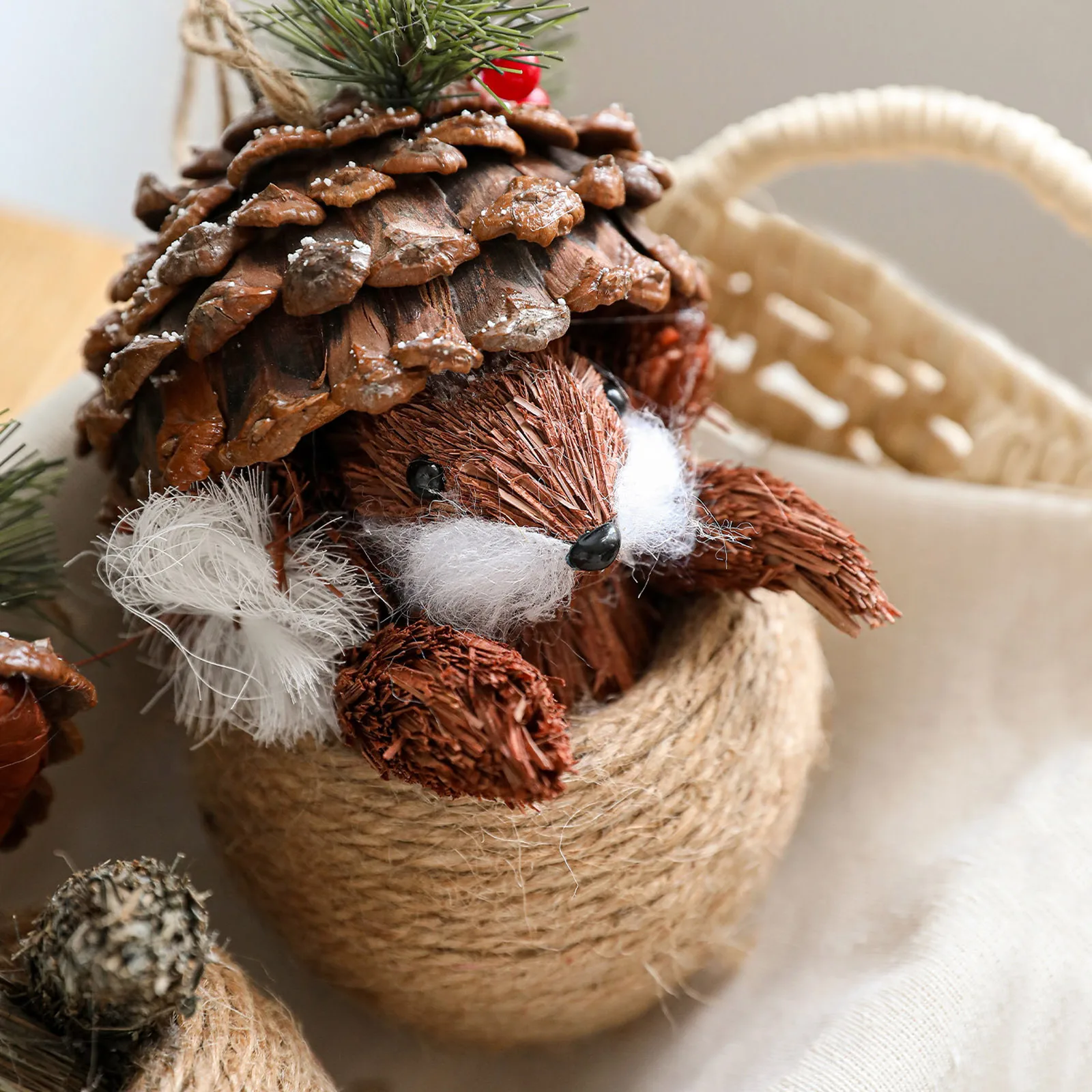 corde de chanvre écureuil en bois faite à la main, artisanat, ornements de bureau, décoration rustique de noël, cadeau de vacances créatif corde de chanvre écureuil en bois faite à la main, artisanat, ornements de bureau, décoration rustique de noël, cadeau de vacances créatif