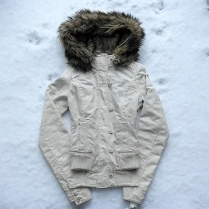 Veste gothique à capuche doublée de fourrure Vintage Y2K pour femme, manteau blanc avec fermeture éclair et boutons avec bordure en fausse fourrure, manteaux chauds décontractés à la mode