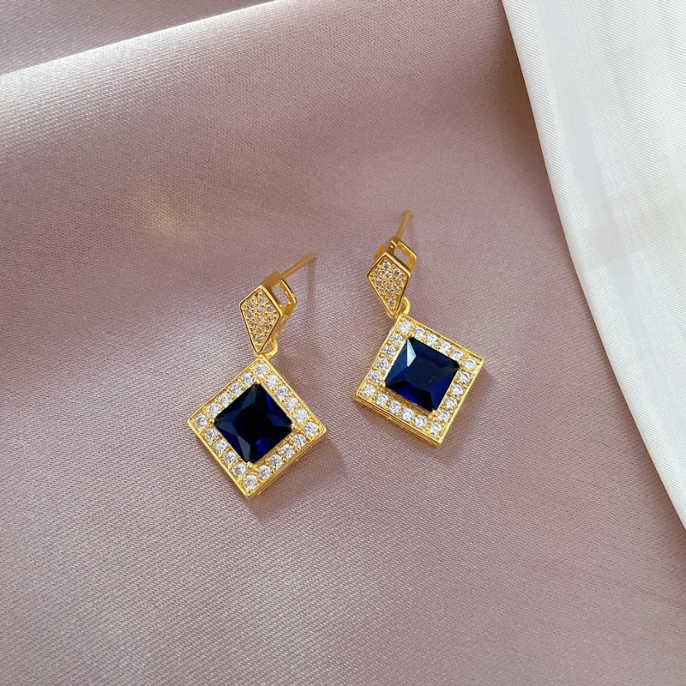 ensemble de bijoux carrés géométriques exquis | ensemble collier et boucles d'oreilles | accessoire de mariée de mode | cadeau de charme romantique pour dames ensemble de bijoux carrés géométriques exquis | ensemble collier et boucles d'oreilles | accessoire de mariée de mode | cadeau de charme romantique pour dames