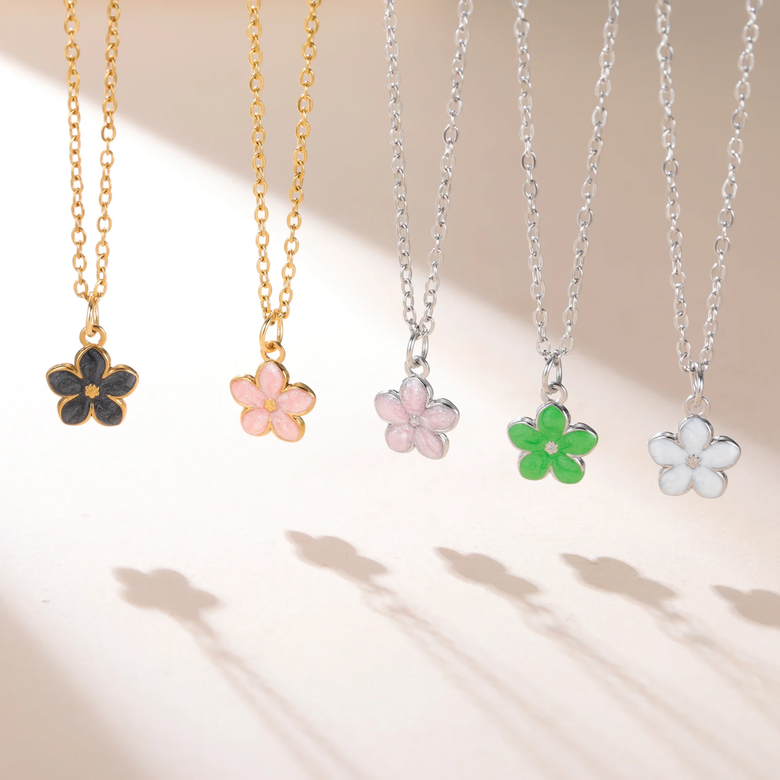 colliers avec pendentif en forme de fleur en émail doux pour femmes et filles, en acier inoxydable, couleur or, fleur de cerisier, marguerite, bijoux, cadeau d'anniversaire colliers avec pendentif en forme de fleur en émail doux pour femmes et filles, en acier inoxydable, couleur or, fleur de cerisier, marguerite, bijoux, cadeau d'anniversaire