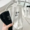 chaussettes d'équipage pour femmes, style design unique, essayant mes meilleures lettres brodées, chaussettes de sport respirantes pour filles, chaussettes en coton noir et blanc