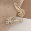 Pince à cheveux camélia en perles et strass de Style coréen, pince à bec de canard latéral en perles, frange cassée pour femmes, accessoires pour cheveux Pince à cheveux camélia en perles et strass de Style coréen, pince à bec de canard latéral en perles, frange cassée pour femmes, accessoires pour cheveux