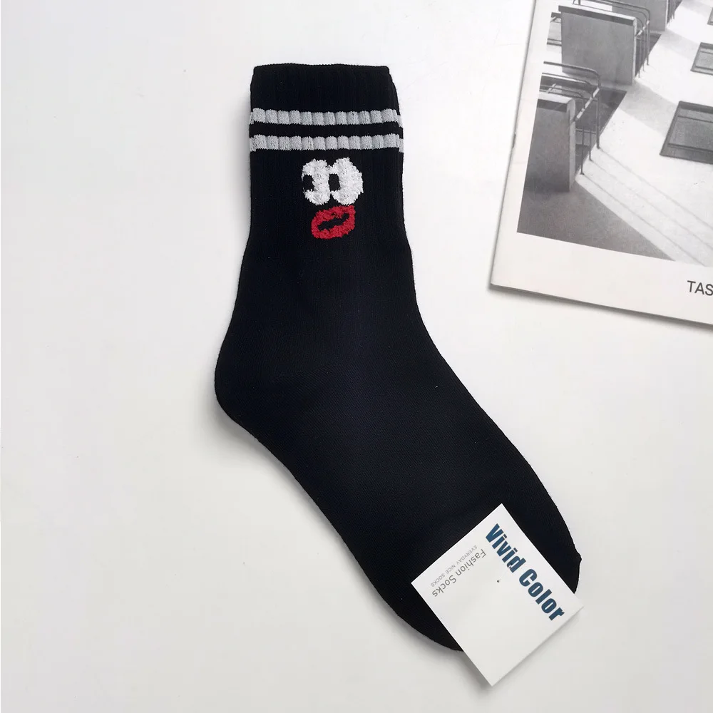 chaussettes de créateurs style coréen dessin animé mignon expression ludique chaussettes femmes à la mode japonais pur coton amusant original mi mollet chaussettes chaussettes de créateurs style coréen dessin animé mignon expression ludique chaussettes femmes à la mode japonais pur coton amusant original mi mollet chaussettes
