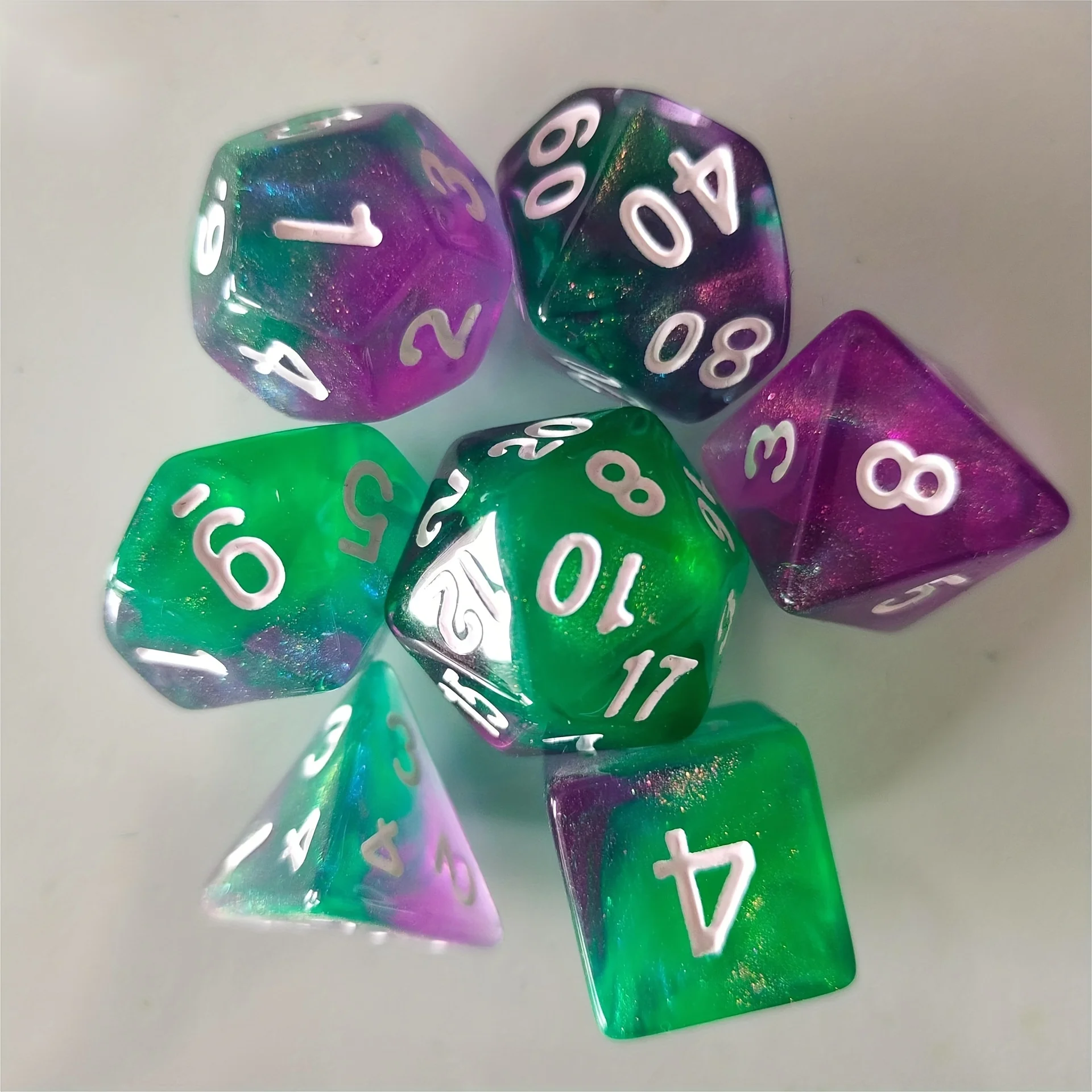 7/ensemble de dés dragon bicolores, jeux de bureau classiques, parfaits pour les rassemblements d'amis en famille, accessoires de jeux de société 7/ensemble de dés dragon bicolores, jeux de bureau classiques, parfaits pour les rassemblements d'amis en famille, accessoires de jeux de société