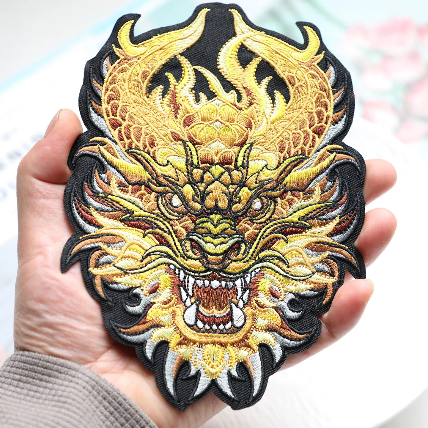 1 pièce grande tête de Dragon Patch broderie délicate mode vêtements Applique bricolage vêtements décoration fer sur patchs pour vêtements 1 pièce grande tête de Dragon Patch broderie délicate mode vêtements Applique bricolage vêtements décoration fer sur patchs pour vêtements