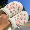 20 pièces de chaussures à nœud en peluche pour accessoires de décoration diy, un style de chaussures personnalisé intéressant et multifonctionnel