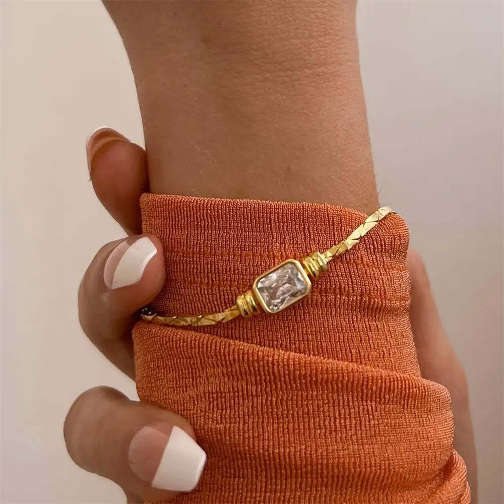 Vintage Hiphop 18K plaqué or carré cristal Bange Bracelet pour femmes en acier inoxydable étanche brillant Zircon Bracelets bijoux Vintage Hiphop 18K plaqué or carré cristal Bange Bracelet pour femmes en acier inoxydable étanche brillant Zircon Bracelets bijoux