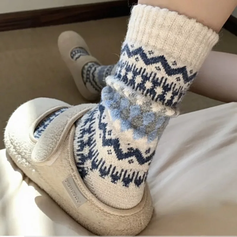 chaussettes chaudes en laine de style ethnique rétro japonais, style nordique, chaussettes à poils épais, chaussettes de confinement, automne et hiver chaussettes chaudes en laine de style ethnique rétro japonais, style nordique, chaussettes à poils épais, chaussettes de confinement, automne et hiver