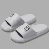 qyckaby pantoufles d'intérieur et d'extérieur pour hommes et femmes, sandales non aldes, chaussures de plage décontractées, semelle souple, tongs de dessin animé, chaussure de couple, nouveau, 2024