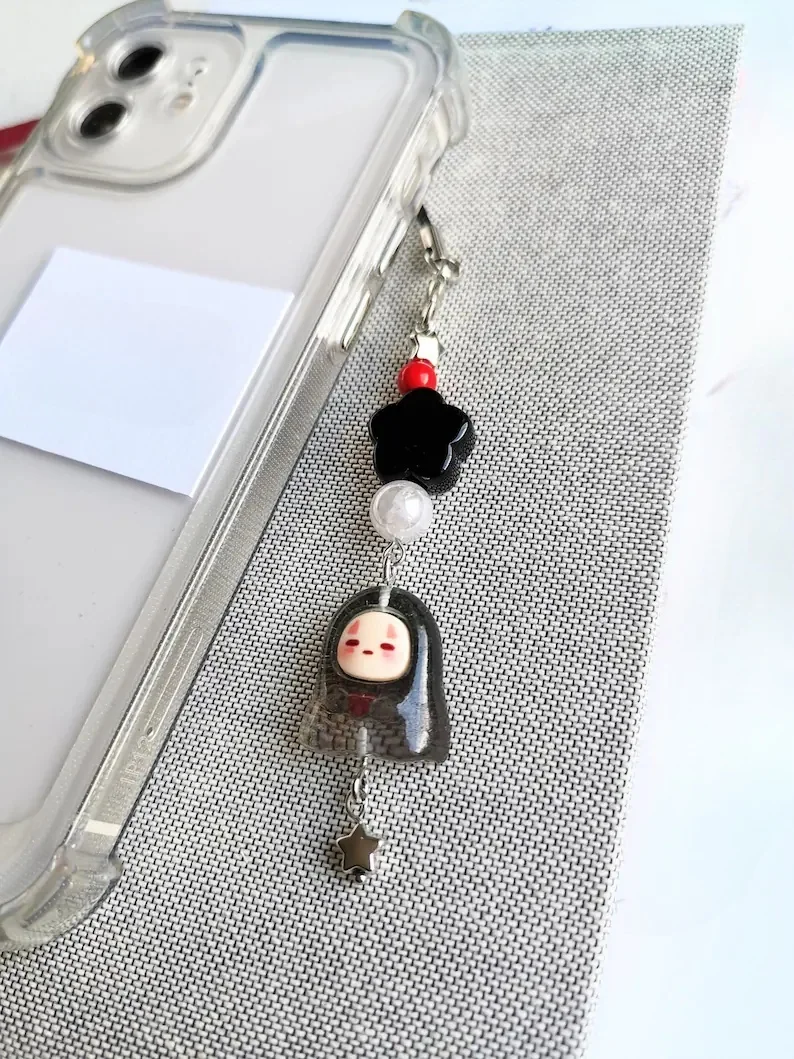 breloque de téléphone kaonashi kawaii no face, charme de téléphone anime, charme de téléphone inspiré de studio ghibli, breloque en résine breloque de téléphone kaonashi kawaii no face, charme de téléphone anime, charme de téléphone inspiré de studio ghibli, breloque en résine