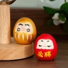 Poupée Daruma en céramique japonaise, artisanat inspiré de la richesse, décor de prospérité, breloque porte-bonheur, ornement de Fortune, paysage, décor de bureau pour la maison
