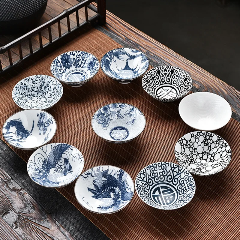 bols à thé en porcelaine bleue et blanche, petites tasses à thé kung fu en céramique, tasse principale unique avec boîte cadeau, ensemble de service à thé d'emballage 10 pièces/boîte bols à thé en porcelaine bleue et blanche, petites tasses à thé kung fu en céramique, tasse principale unique avec boîte cadeau, ensemble de service à thé d'emballage 10 pièces/boîte
