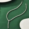 le collier en forme de serpent est une chaîne de clavicule légère et luxueuse qui est à la mode, polyvalente et exclue un charme serpent haut de gamme