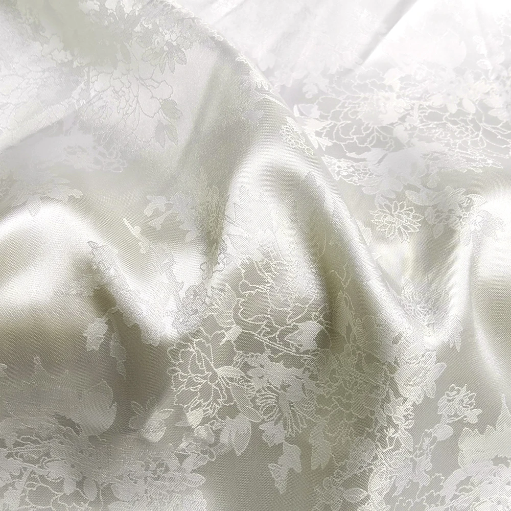 tissu en satin jacquard blanc naturel élégant, 1 mètre x 1.48 mètres, matériau en polyester doux pour écharpe, doublure de kimono tissu en satin jacquard blanc naturel élégant, 1 mètre x 1.48 mètres, matériau en polyester doux pour écharpe, doublure de kimono