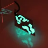 pendentif chaîne dragon continent brillant, bijoux fantaisie, brille dans le noir, porte clés de voiture, pendentif de sac