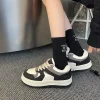 chaussettes d'équipage pour femmes, style design unique, essayant mes meilleures lettres brodées, chaussettes de sport respirantes pour filles, chaussettes en coton noir et blanc