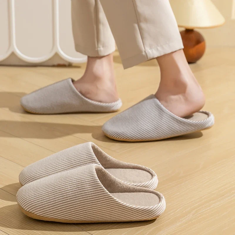 pantoufles japonaises silencieuses pour hommes et femmes, pantoufles chaudes en coton, fond souple, antidérapantes, chaussures d'hiver pour couples, nouvelle collection automne pantoufles japonaises silencieuses pour hommes et femmes, pantoufles chaudes en coton, fond souple, antidérapantes, chaussures d'hiver pour couples, nouvelle collection automne