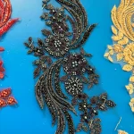 Une paire de foulards en diamant faits à la main, matériel de perles pour robe de soirée, tissu de cou, paillettes perlées, décoration de vêtements appliqués Une paire de foulards en diamant faits à la main, matériel de perles pour robe de soirée, tissu de cou, paillettes perlées, décoration de vêtements appliqués