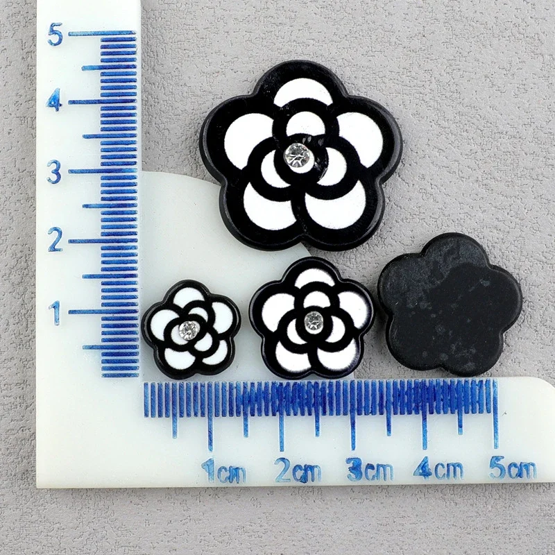 accessoires de couverture de téléphone portable bricolage, fleurs de camélia roses coréennes, patch graffiti bricolage, chaussures et chapeaux, pince à cheveux, matériel accessoires de couverture de téléphone portable bricolage, fleurs de camélia roses coréennes, patch graffiti bricolage, chaussures et chapeaux, pince à cheveux, matériel