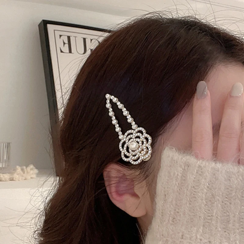 pince à cheveux camélia en perles et strass de style coréen, pince à bec de canard latéral en perles, frange cassée pour femmes, accessoires pour cheveux pince à cheveux camélia en perles et strass de style coréen, pince à bec de canard latéral en perles, frange cassée pour femmes, accessoires pour cheveux
