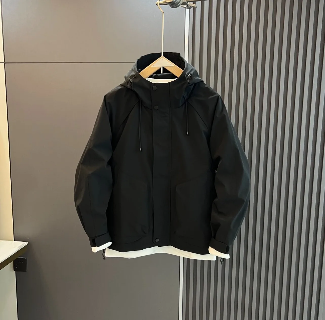 veste d'extérieur pour hommes, haut coupe vent, couleur unie, à capuche, nouvelle tendance de vêtements de travail amples et décontractés veste d'extérieur pour hommes, haut coupe vent, couleur unie, à capuche, nouvelle tendance de vêtements de travail amples et décontractés
