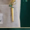 porte clés épée l'inventaire, pendentif roi exacjian de yue, fabriqué en matériau doré