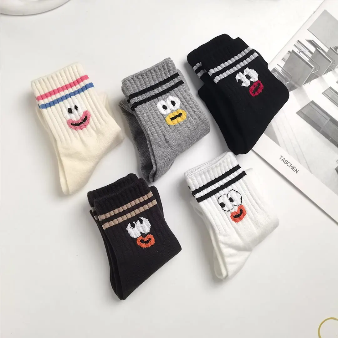 Chaussettes de créateurs Style coréen dessin animé mignon expression ludique chaussettes femmes à la mode japonais pur coton amusant original mi-mollet chaussettes Chaussettes de créateurs Style coréen dessin animé mignon expression ludique chaussettes femmes à la mode japonais pur coton amusant original mi-mollet chaussettes