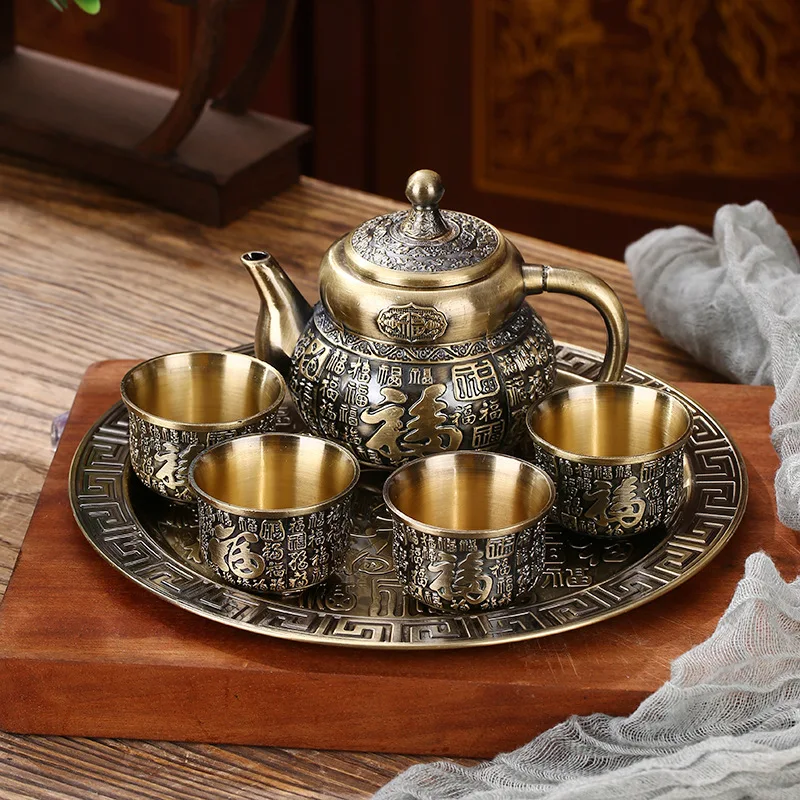Service à thé en bronze de style européen, 6 pièces, théière en métal rétro, service à thé en alliage, verre à vin avec plateau, boîte cadeau d’anniversaire Service à thé en bronze de style européen, 6 pièces, théière en métal rétro, service à thé en alliage, verre à vin avec plateau, boîte cadeau d’anniversaire