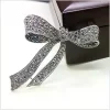 broches ornementales chics avec nœud en perles et strass vintage ; accessoire flexible pour tous les cadeaux de tenue pour femmes.