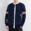 veste cardigan tricotée pour hommes, automne et hiver, style collégial, pull à col montant en pin large, pull décontracté à rayures coréennes