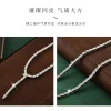 le collier en forme de serpent est une chaîne de clavicule légère et luxueuse qui est à la mode, polyvalente et exclue un charme serpent haut de gamme