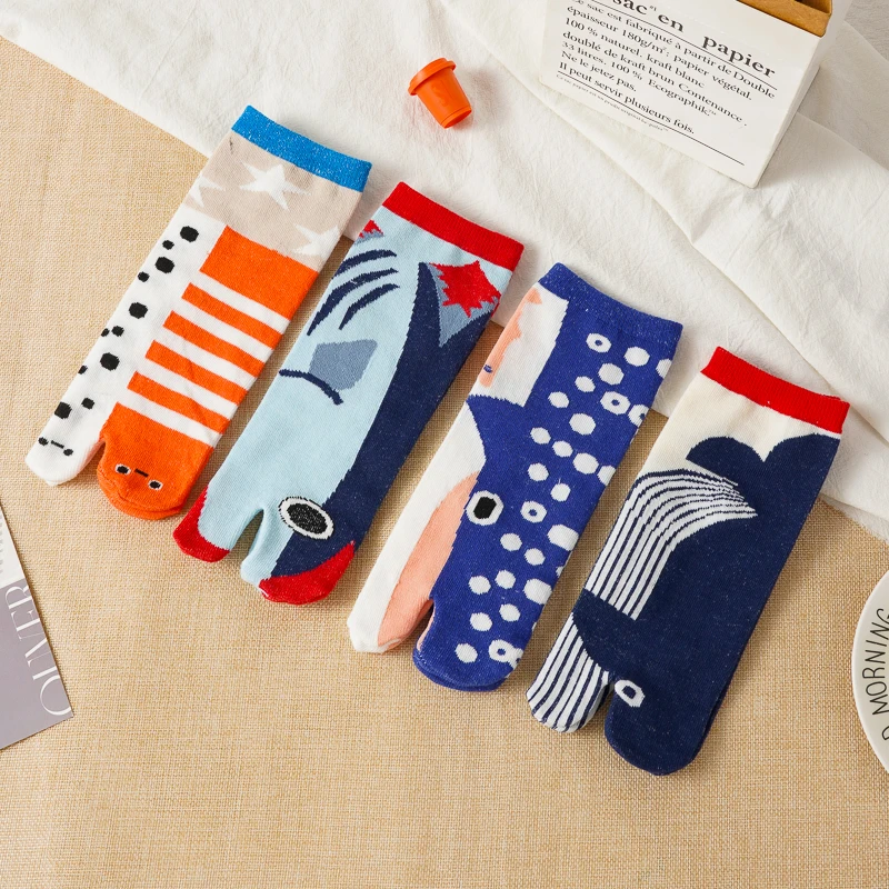 chaussettes amusantes et mignonnes à bout fendu pour femmes, chaussettes courtes imprimées de baleine de requin de dessin animé, douces, confortables et respirantes pour étudiants chaussettes amusantes et mignonnes à bout fendu pour femmes, chaussettes courtes imprimées de baleine de requin de dessin animé, douces, confortables et respirantes pour étudiants