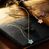 pendentif fleur de cerisier ; tour de cou attrayant pour les filles ; cadeau idéal pour les bijoux de mariage ou de fête pour les femmes
