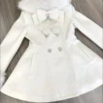 Manteau japonais élégant Kawaii pour femme, col en fausse fourrure, hauts à manches longues, décontracté, boutons avec nœud Lolita, veste chaude et douce, nouvelle collection automne hiver Manteau japonais élégant Kawaii pour femme, col en fausse fourrure, hauts à manches longues, décontracté, boutons avec nœud Lolita, veste chaude et douce, nouvelle collection automne hiver