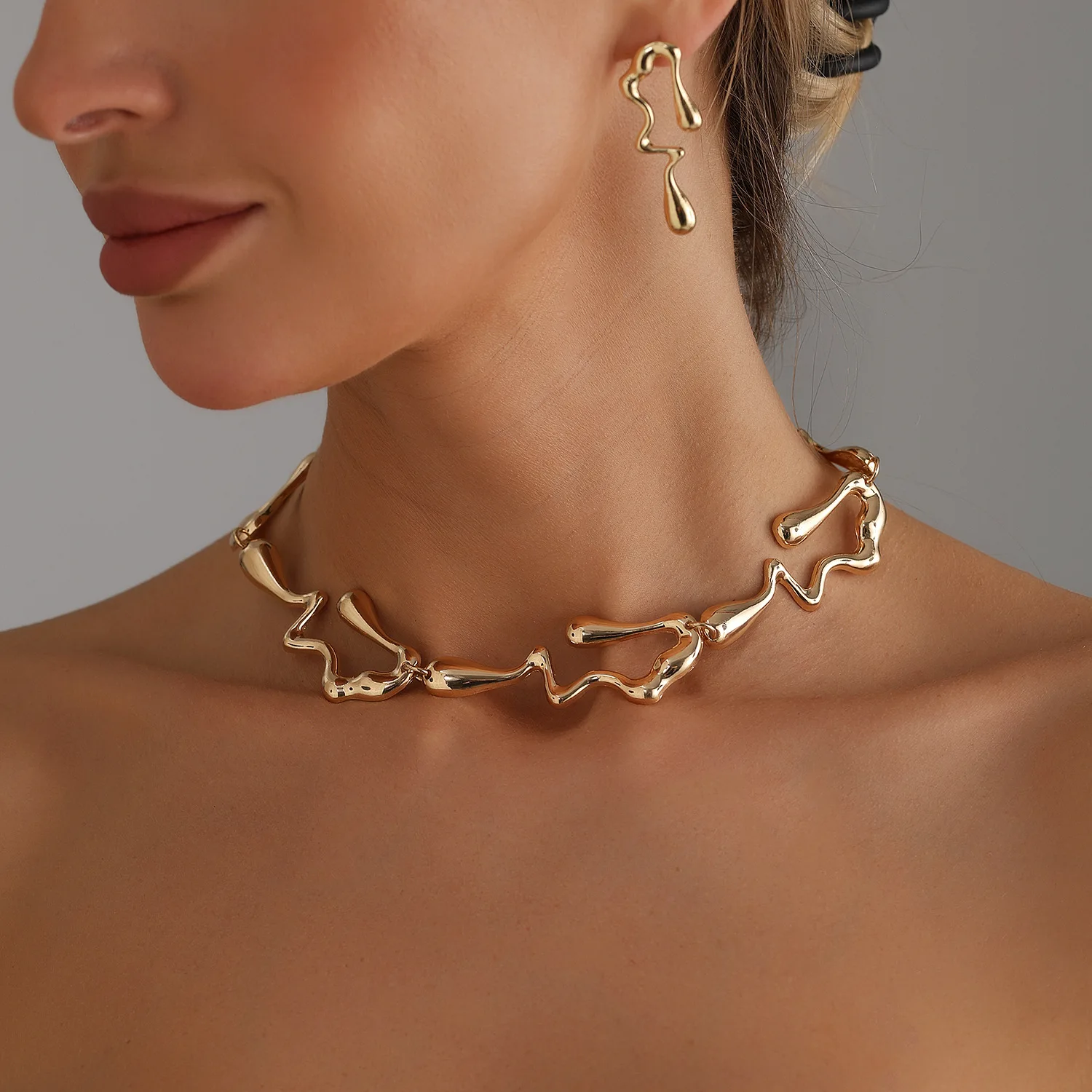 ensemble de bijoux irréguliers ins style lave, collier léger de luxe, mode rétro punk métal irrégulier torsadé vague boucles d'oreilles accessoires ensemble de bijoux irréguliers ins style lave, collier léger de luxe, mode rétro punk métal irrégulier torsadé vague boucles d'oreilles accessoires