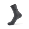 chaussettes mignonnes respirantes et absorbantes pour hommes, version coréenne, noir et blanc, couleur unie, mode d'amour dans le vent sportif de loisirs