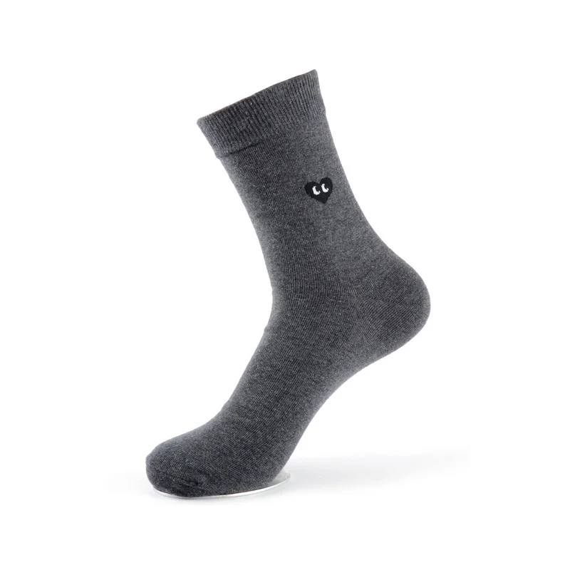 chaussettes mignonnes respirantes et absorbantes pour hommes, version coréenne, noir et blanc, couleur unie, mode d'amour dans le vent sportif de loisirs chaussettes mignonnes respirantes et absorbantes pour hommes, version coréenne, noir et blanc, couleur unie, mode d'amour dans le vent sportif de loisirs
