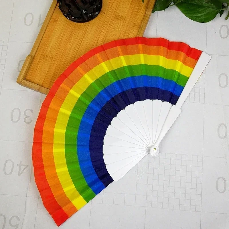 Éventail à manivelle en plastique pliable, style oriental, tissu en soie arc en ciel, éventails de poche, fête fovor, personnalité, cadeaux pour fans de danse Éventail à manivelle en plastique pliable, style oriental, tissu en soie arc en ciel, éventails de poche, fête fovor, personnalité, cadeaux pour fans de danse