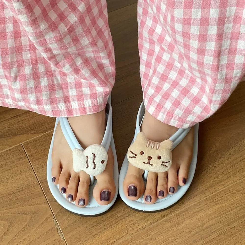dessin animé animal chat poisson tongs poupée en peluche anti dérapant vêtements chauds pantoufles clip orteil fond souple maillots de bain tongs été dessin animé animal chat poisson tongs poupée en peluche anti dérapant vêtements chauds pantoufles clip orteil fond souple maillots de bain tongs été