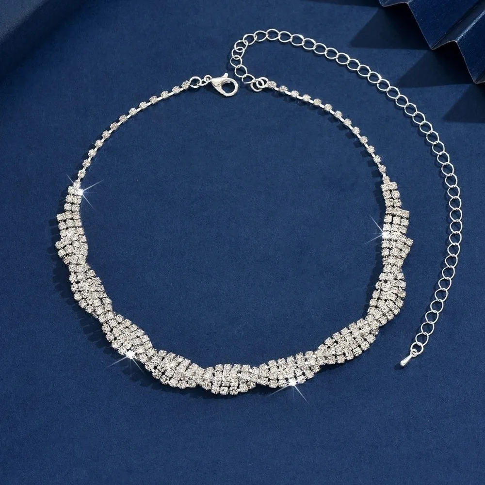 ensemble de bijoux de mariée élégants à la mode, collier et boucles d'oreilles de luxe scintillants, accessoires de mariage exquis en alliage, occasions de bal ensemble de bijoux de mariée élégants à la mode, collier et boucles d'oreilles de luxe scintillants, accessoires de mariage exquis en alliage, occasions de bal
