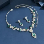 Ensemble de trois pièces collier et boucles d’oreilles en cristal, chaîne de clavicule à franges en losange, bijoux de luxe exagérés en strass légers Ensemble de trois pièces collier et boucles d’oreilles en cristal, chaîne de clavicule à franges en losange, bijoux de luxe exagérés en strass légers