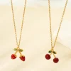 Collier à breloques en forme de fleur de cerisier, pendentif en acier inoxydable plaqué or 18 carats avec détails en émail rouge, bijoux étanches, cadeau pour fille