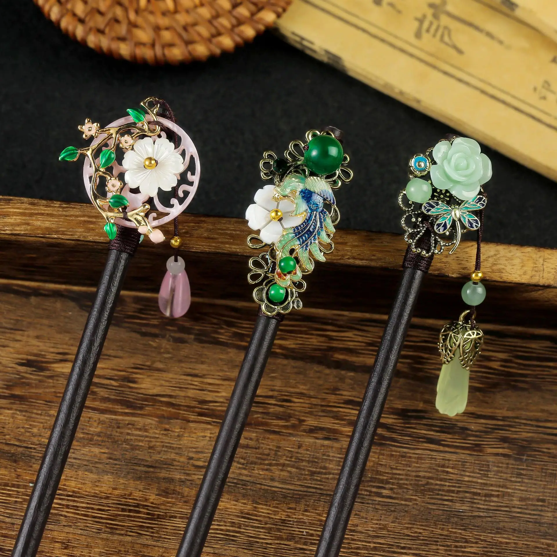baguettes à cheveux chinoises vintage en bois pour femmes, épingles à cheveux de luxe faites à la main, baguettes à fleurs, accessoire de bijoux pour tête de fête de mariage baguettes à cheveux chinoises vintage en bois pour femmes, épingles à cheveux de luxe faites à la main, baguettes à fleurs, accessoire de bijoux pour tête de fête de mariage
