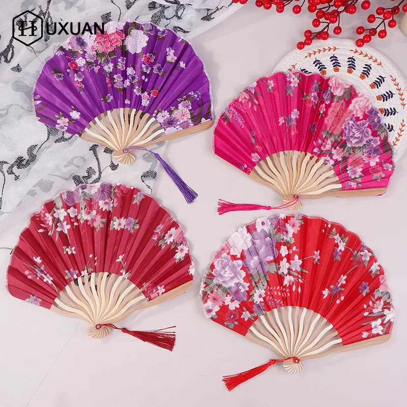Éventail pliant en soie de style chinois japonais, éventail de mariage, cadeaux artistiques, éventail à main de danse, éventail de fleurs pliable en bambou vintage Éventail pliant en soie de style chinois japonais, éventail de mariage, cadeaux artistiques, éventail à main de danse, éventail de fleurs pliable en bambou vintage