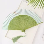 Éventail pliant rétro en soie pour femmes, Style chinois et japonais, artisanat d’art, cadeau de danse, décor de chambre en bambou, ventilateur de refroidissement d’été en bois Éventail pliant rétro en soie pour femmes, Style chinois et japonais, artisanat d’art, cadeau de danse, décor de chambre en bambou, ventilateur de refroidissement d’été en bois
