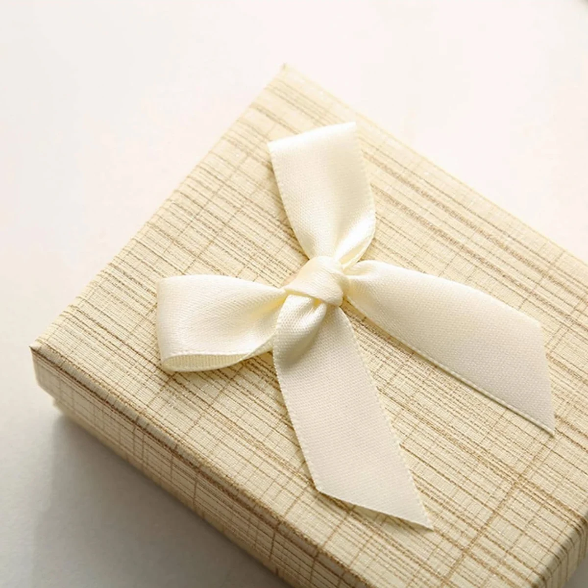 boîte cadeau de bijoux pour femmes, 1 pièce, motif à carreaux, décor d'arc, pour emballage de bijoux boîte cadeau de bijoux pour femmes, 1 pièce, motif à carreaux, décor d'arc, pour emballage de bijoux