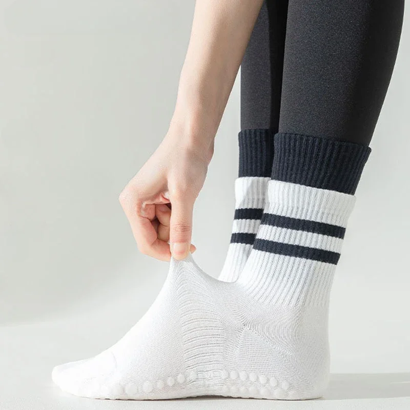 chaussettes de yoga femmes coton tricoté entraînement intérieur danse chaussettes de sport décontracté rayé silicone antidérapant gymnase fitness pilates chaussettes sox chaussettes de yoga femmes coton tricoté entraînement intérieur danse chaussettes de sport décontracté rayé silicone antidérapant gymnase fitness pilates chaussettes sox