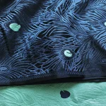 Tissu brocart 3D de 29 pouces de large, plumes de paon à motifs, Viscose Qipao, manteau de costume, sac à main Cosplay, matériel artisanal Tissu brocart 3D de 29 pouces de large, plumes de paon à motifs, Viscose Qipao, manteau de costume, sac à main Cosplay, matériel artisanal