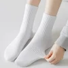 chaussettes de sport en coton unisexe, douces, confortables, respirantes, décontractées, noir et blanc, tube moyen, couleur unie, pour hommes et femmes, chaussettes classiques